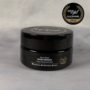 Must Pässik. Kooriv mask.